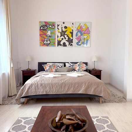 Elegant 125M2 Apartment In Center Of Budapest Luaran gambar