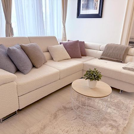 Elegant 125M2 Apartment In Center Of Budapest Luaran gambar