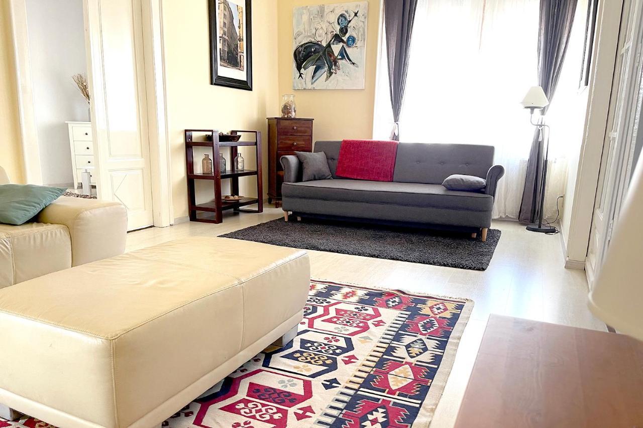 Elegant 125M2 Apartment In Center Of Budapest Luaran gambar