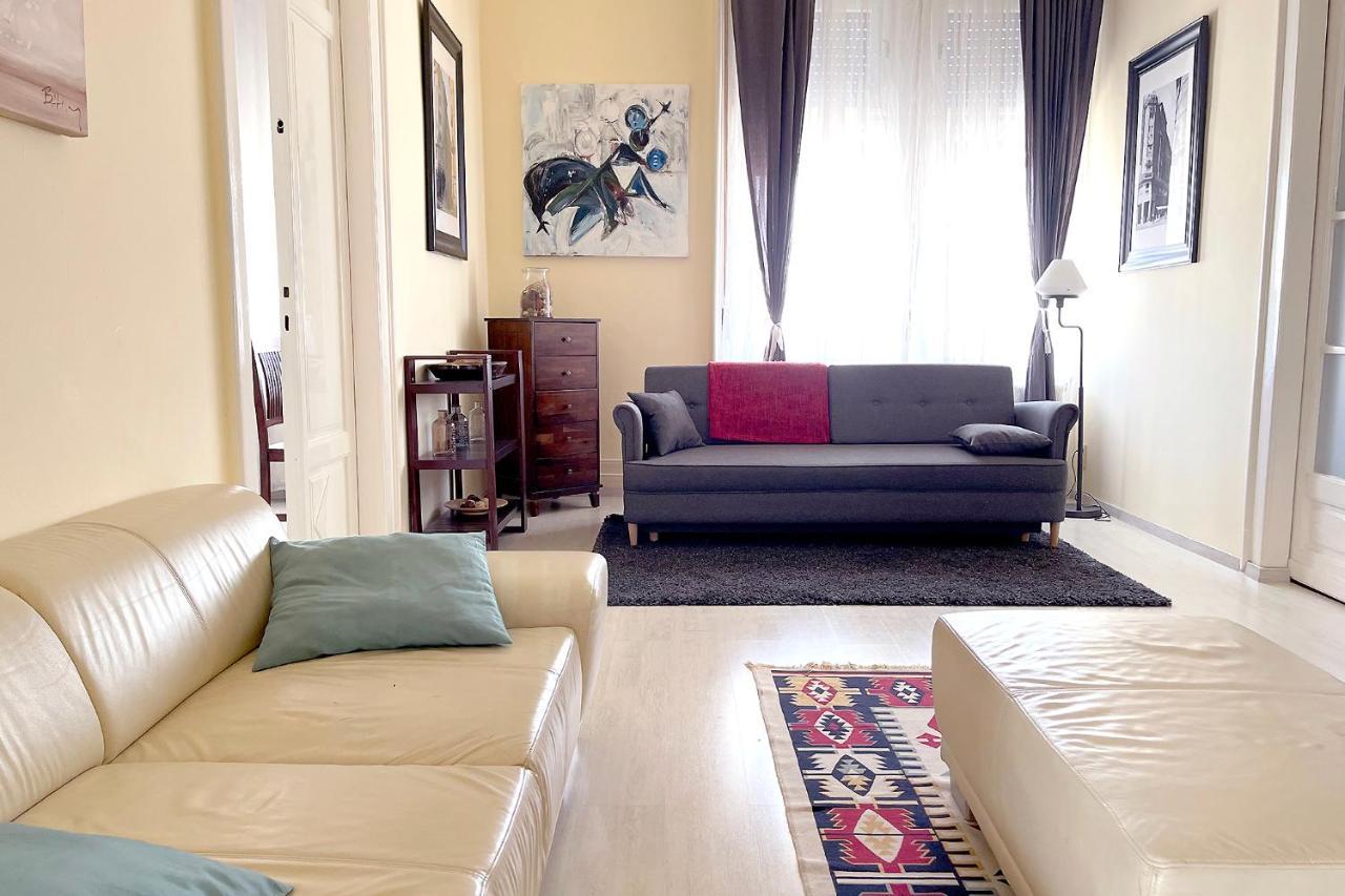 Elegant 125M2 Apartment In Center Of Budapest Luaran gambar