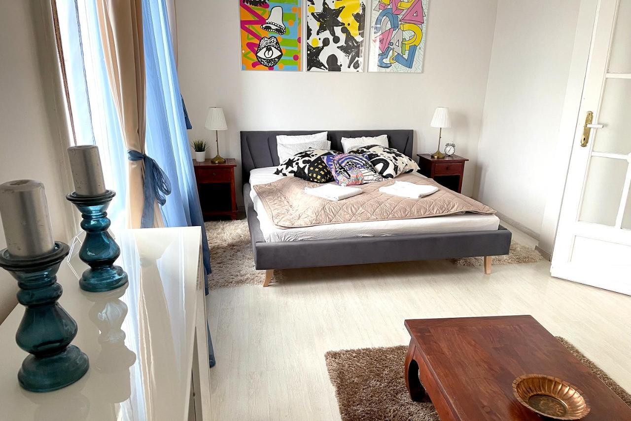Elegant 125M2 Apartment In Center Of Budapest Luaran gambar