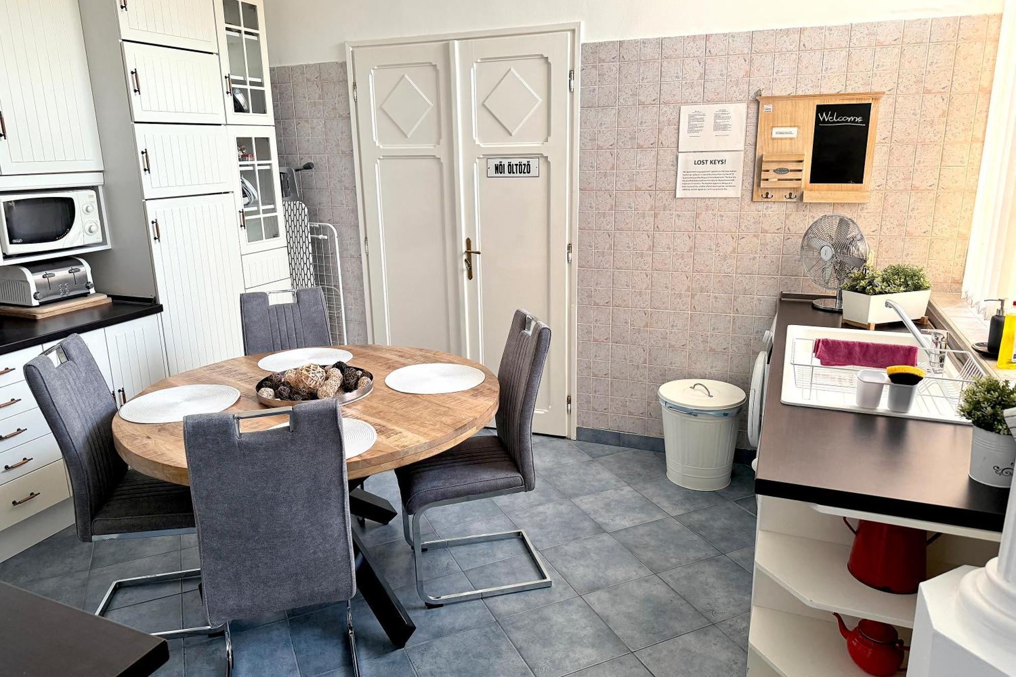 Elegant 125M2 Apartment In Center Of Budapest Luaran gambar