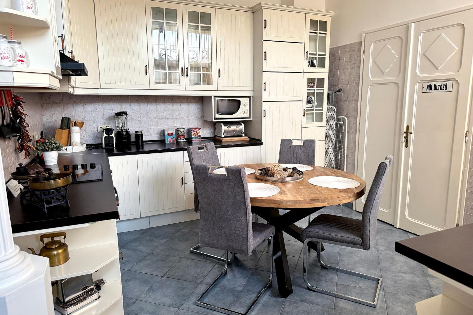 Elegant 125M2 Apartment In Center Of Budapest Luaran gambar