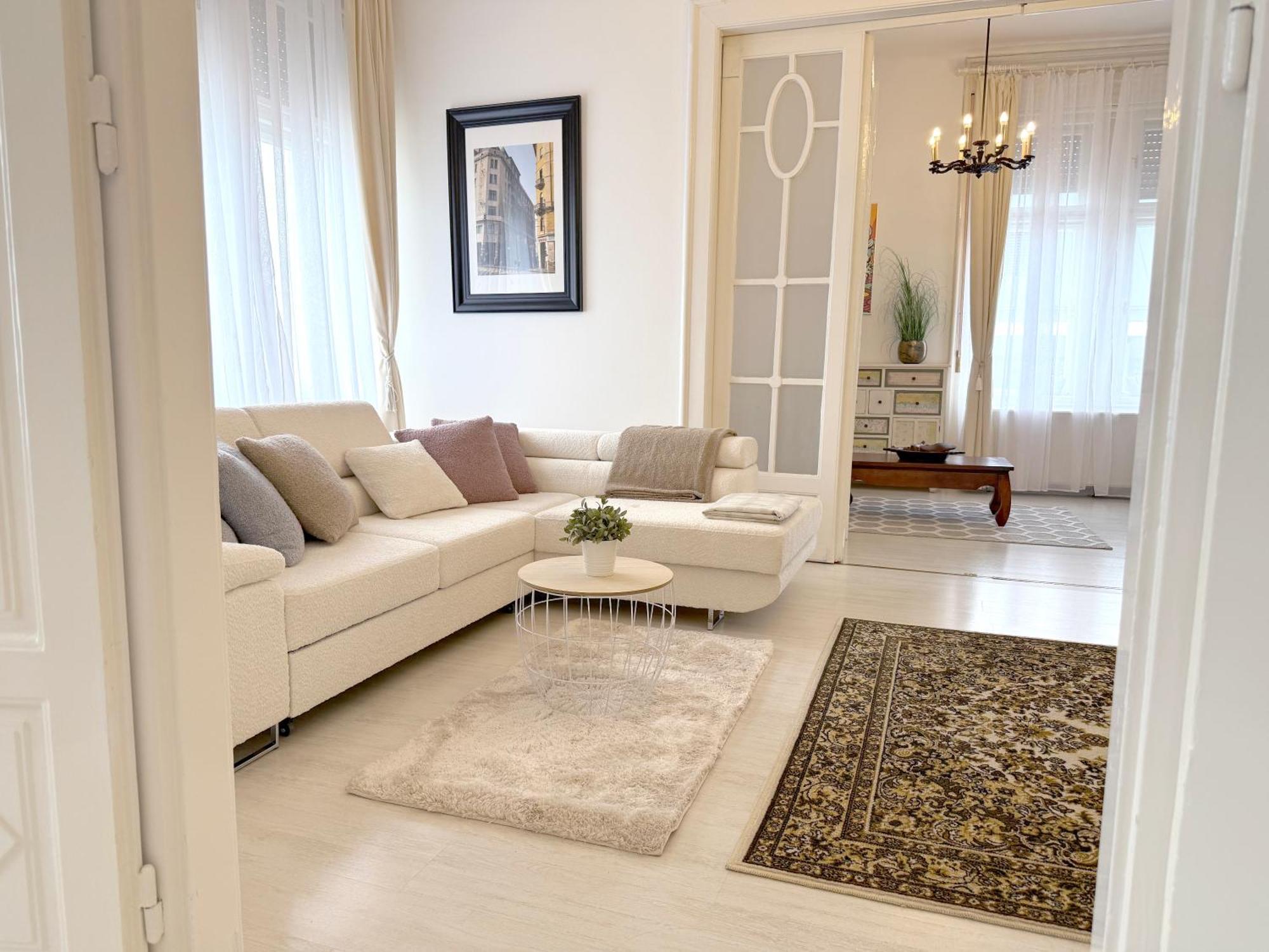 Elegant 125M2 Apartment In Center Of Budapest Luaran gambar