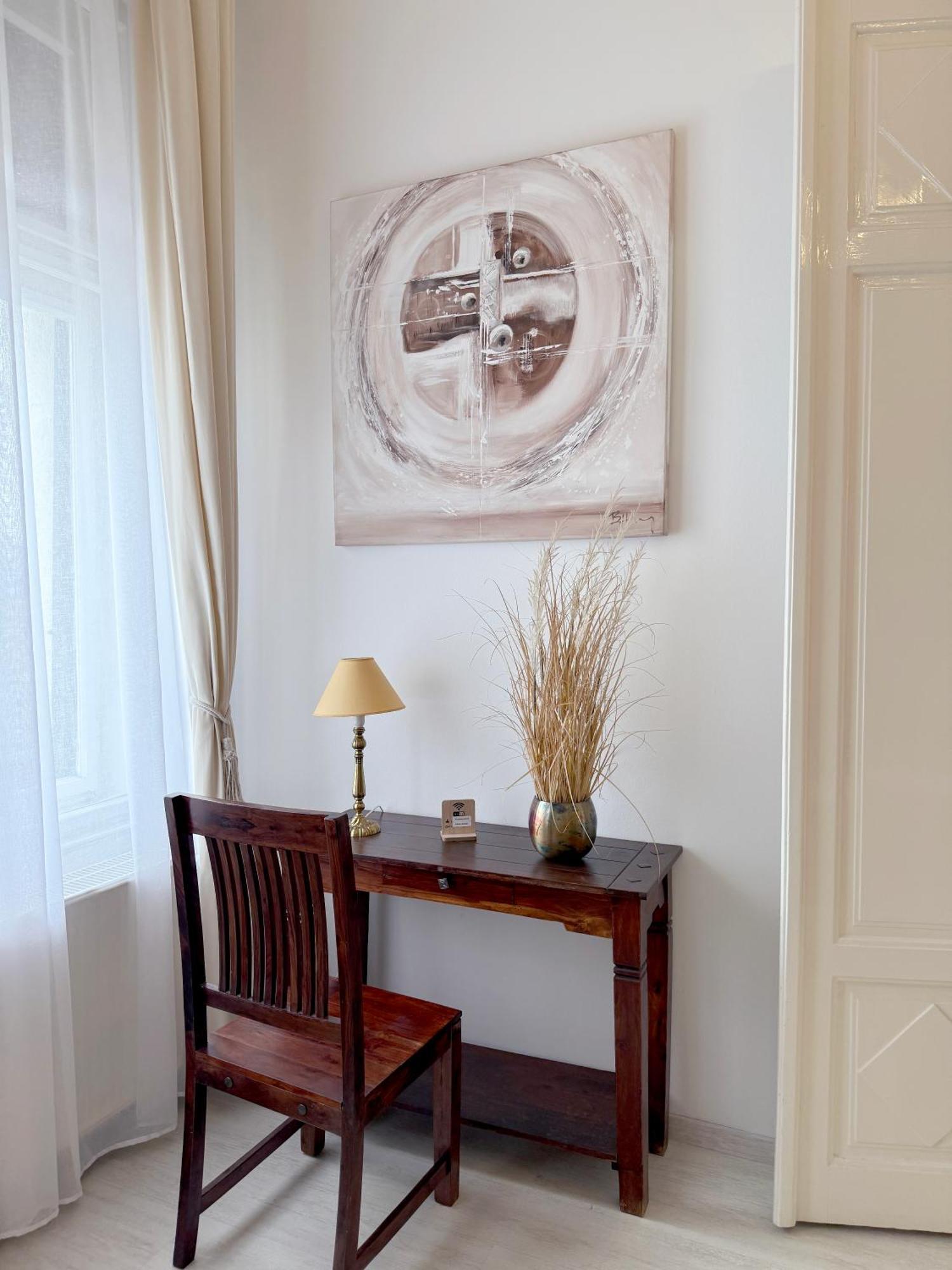 Elegant 125M2 Apartment In Center Of Budapest Luaran gambar