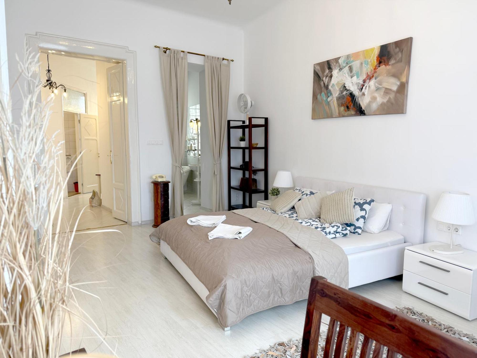 Elegant 125M2 Apartment In Center Of Budapest Luaran gambar