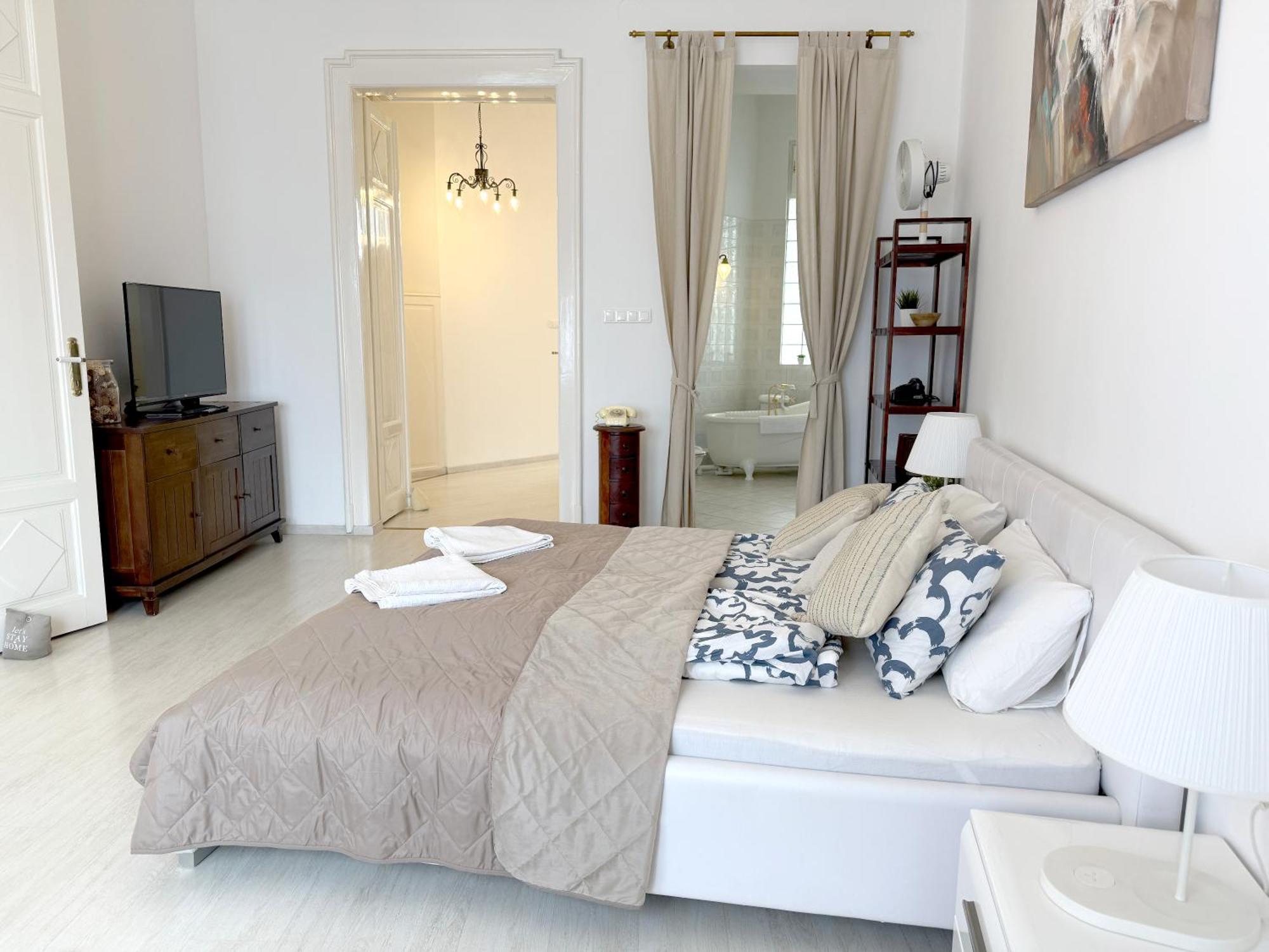 Elegant 125M2 Apartment In Center Of Budapest Luaran gambar