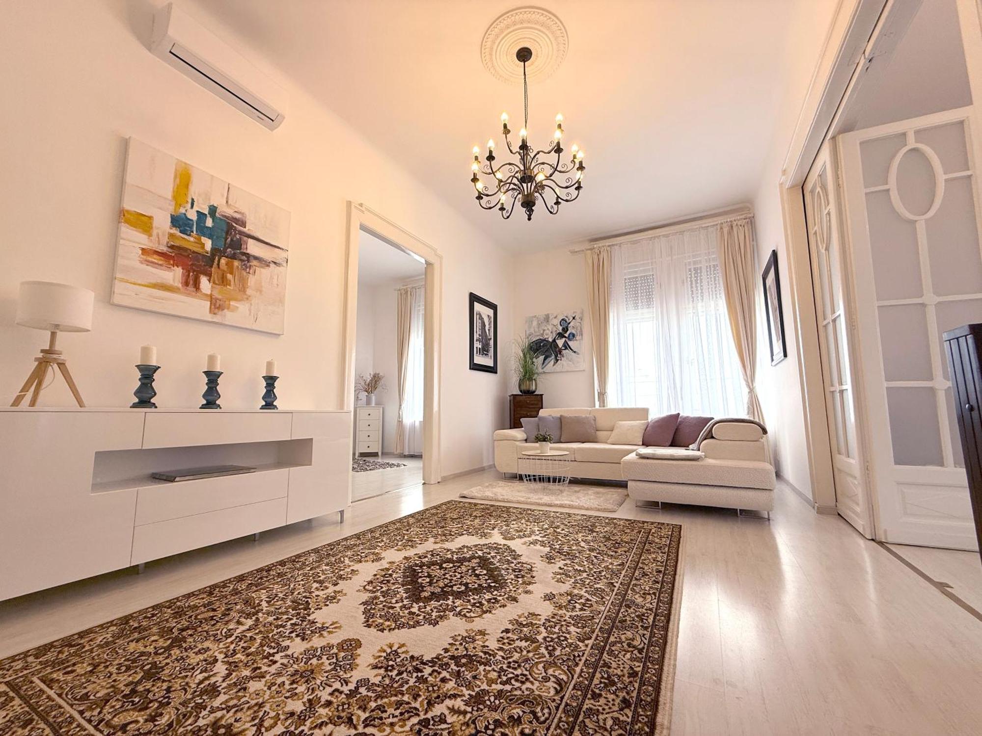 Elegant 125M2 Apartment In Center Of Budapest Luaran gambar