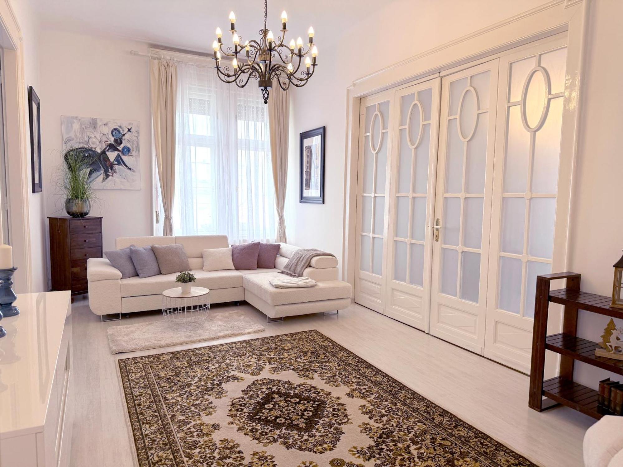 Elegant 125M2 Apartment In Center Of Budapest Luaran gambar